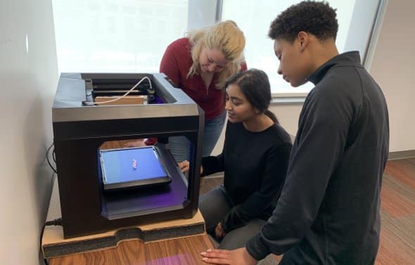 people using 3d-printer